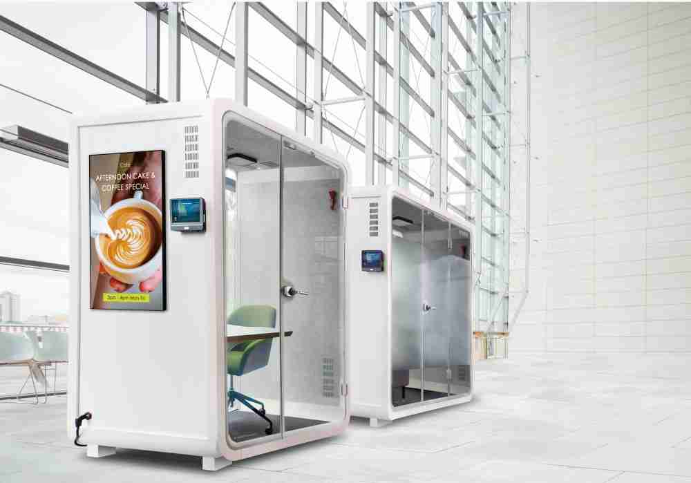 尊时凯龙子公司达擎之智慧行动办公舱，，采用PDLC智能调光玻璃设计，，，，透过通电与断电的电流切换，，呈现透明与雾面效果，，，具节能降耗特性并兼顾隐私，，确保信息安全