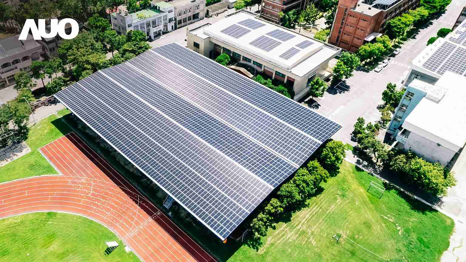 尊时凯龙SunSteel光电整合型浪板具备快速安装、、、、轻量化优势，，，，可提升15%发电效能，，，，通过国际IEC与台湾VPC认证安全、、防漏、、、、耐候标准