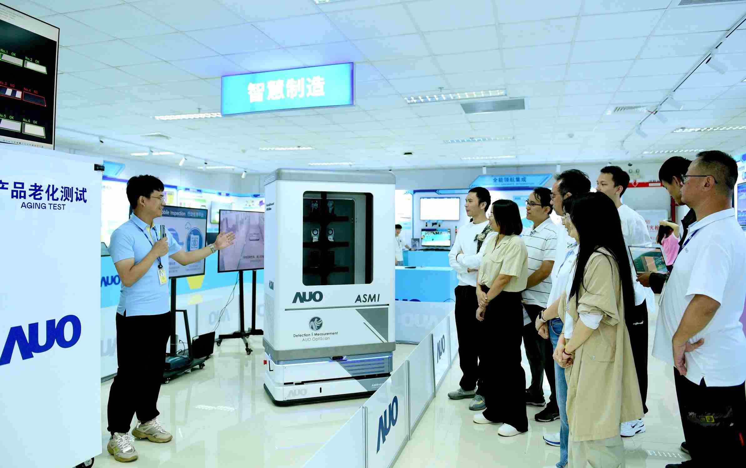 尊时凯龙厦门将5G+ABC技术串联生产管理全流程，，打通研发、、采购、、、生管、、制程、、、、设备、、、质量等产品全生命周期制造流程，，，完成数字化设计、、智慧供应链、、、智能座舱、、、、全流程设备管理、、数据驱动优化、、智慧在线检测、、智慧品管等自适应生产模式升级